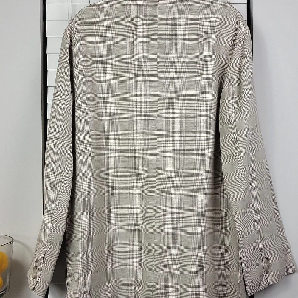 Perry Ellis 100% linen Gray Checkered Blazer. Size M‎